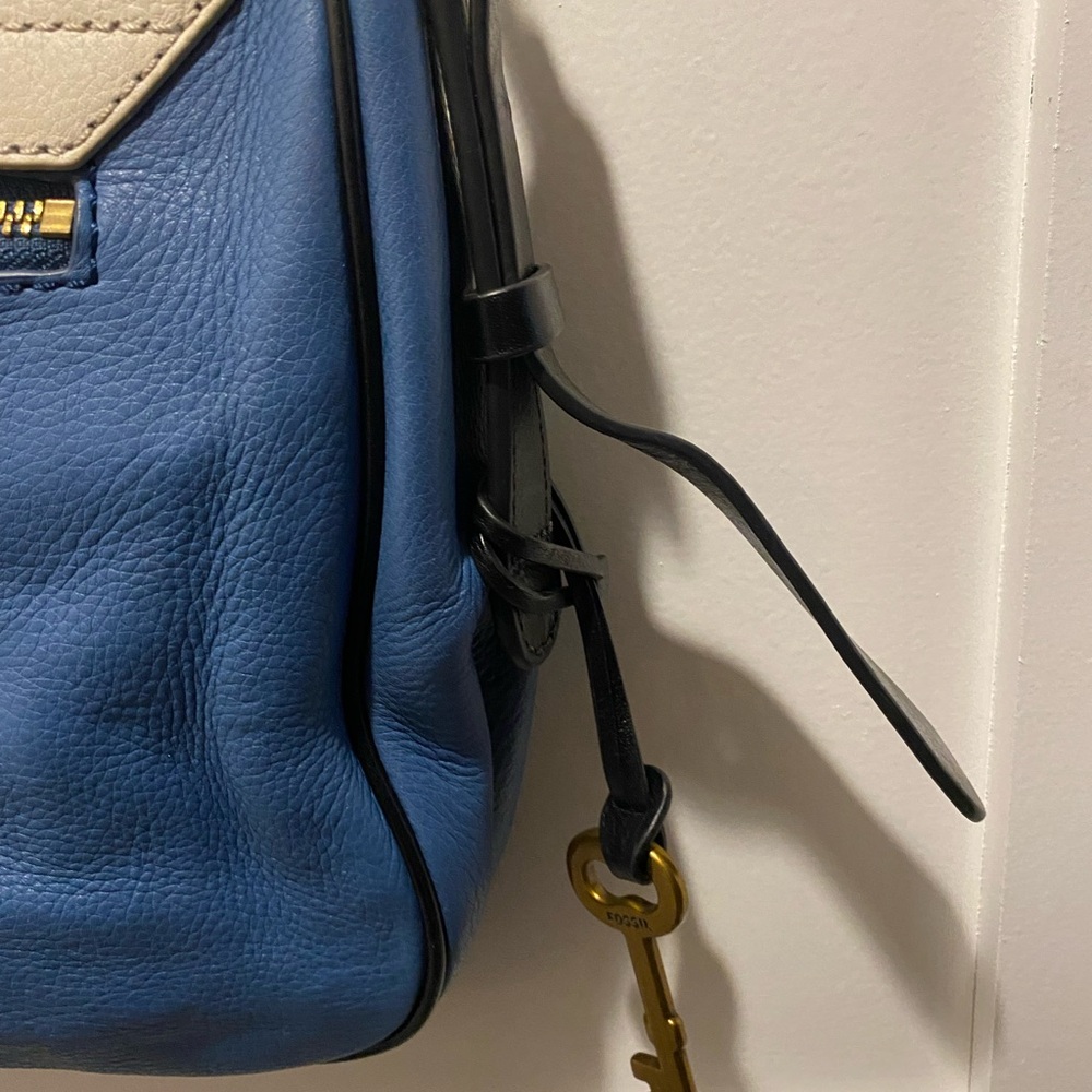 Fossil Cream and Blue Leather Saddle Crossbody with Black Strap - Picture 3 of 9